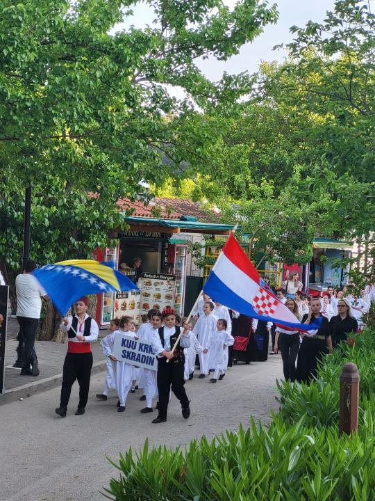 Smotra dječjeg folklora u Skradinu okupila djecu iz 11 skupina
