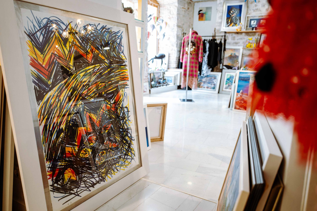 Umjetnine ljetnih motiva i žarkih boja potražite u Galeriji Juraj Dalmatinac! 