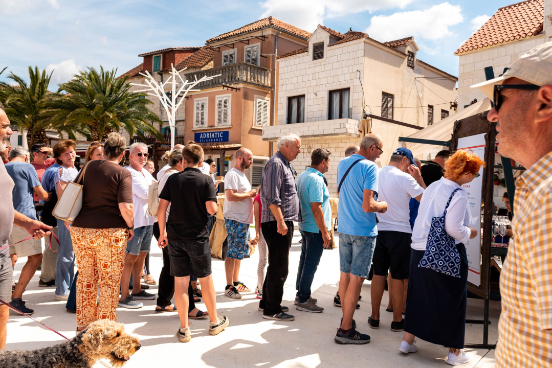 Pogledajte atmosferu jučerašnje marende u Rogoznici!