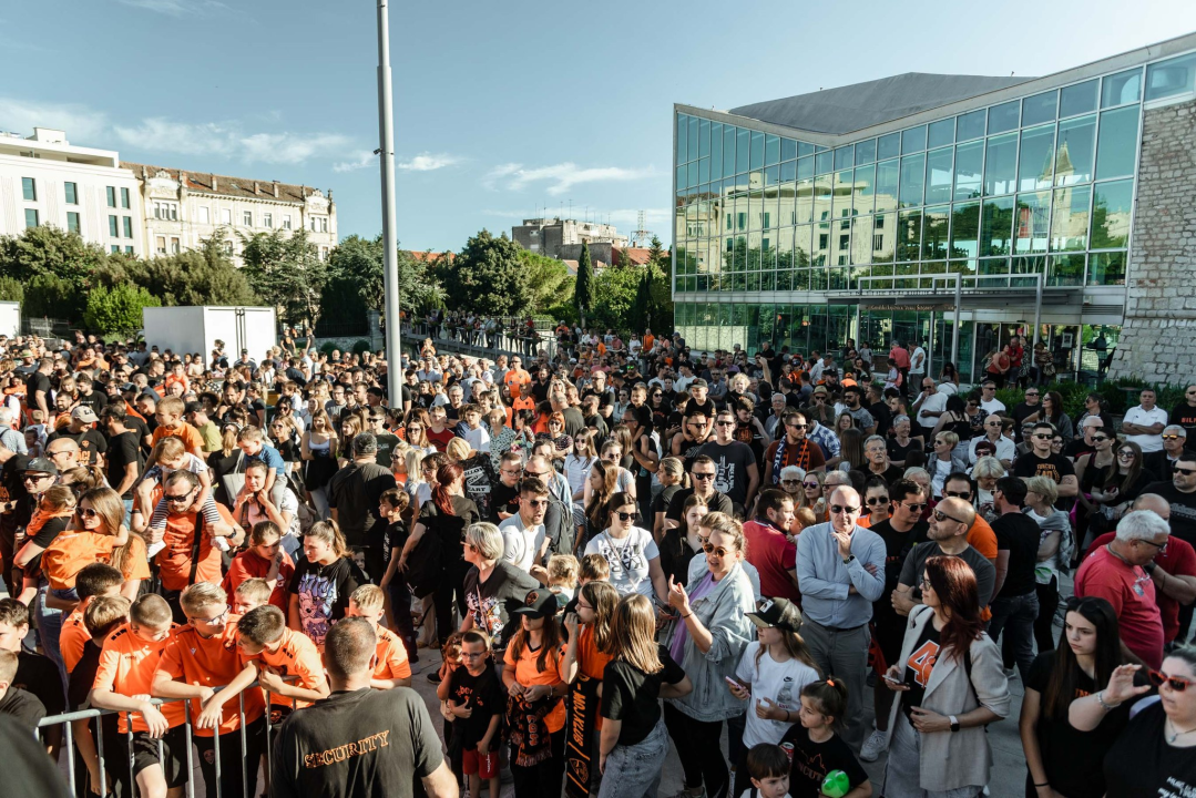 Šibenik dočekao svoje heroje u narančastom: 'Carević ostaje, sezona time završena'