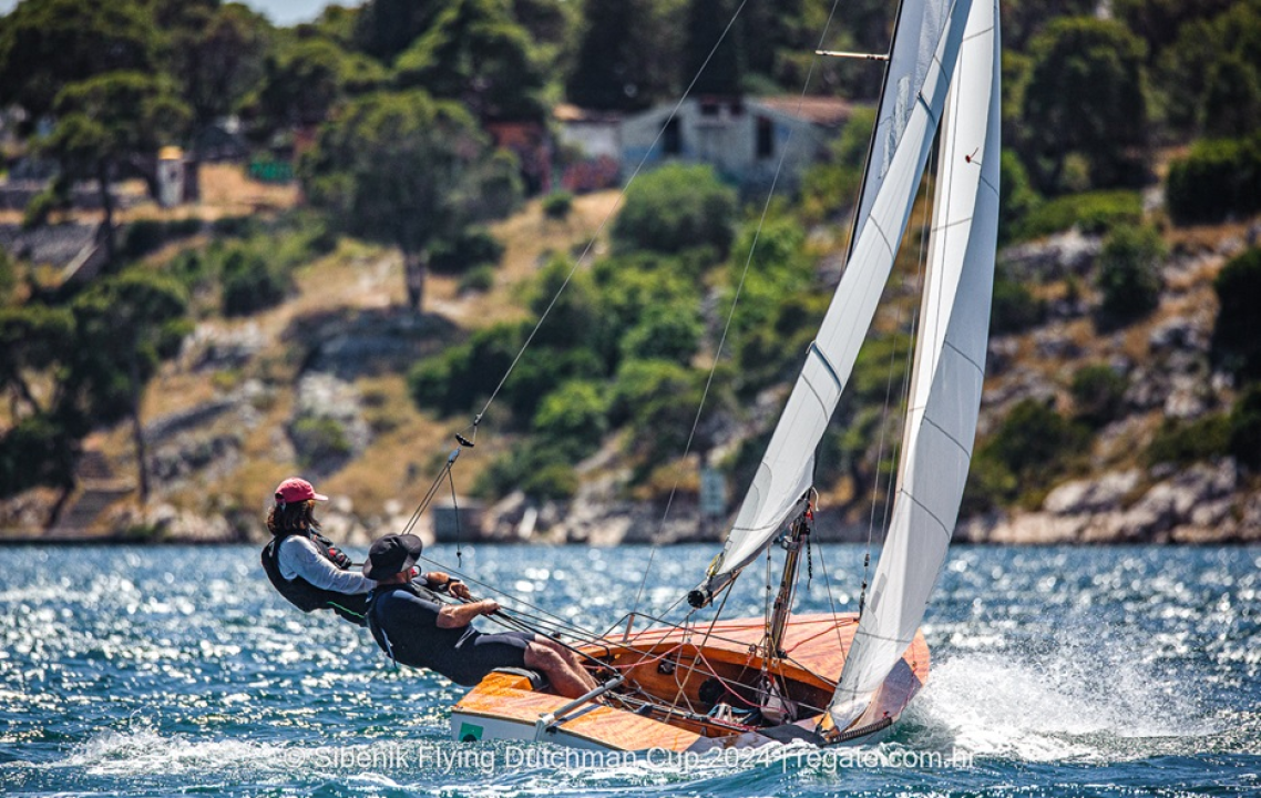 Mađarski jedriličari slavili na šibenskoj regati u jednoj od najbržih klasa i po povoljnom vjetru