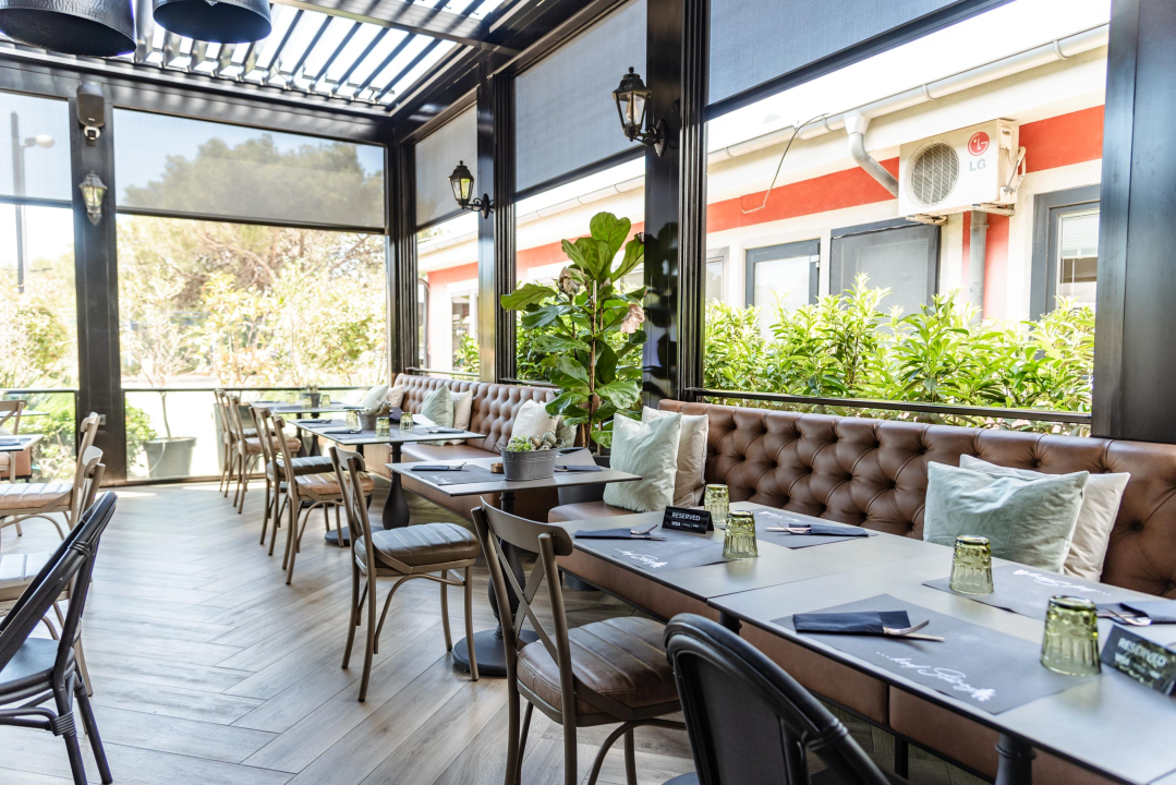 Uživajte u vanjskoj terasi bistroa Kod Starog