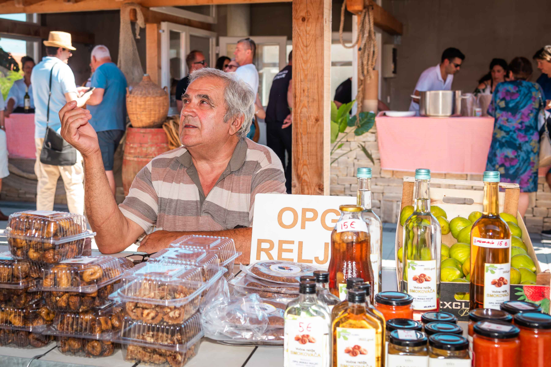 Tragom carskog jelovnika u Kistanjama s Dinom Bebićem, jela se janjeća jetrica