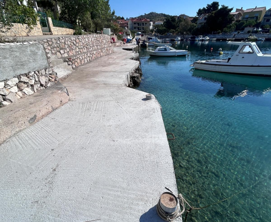 U sanaciju pomorskog dobra u Žaboriću i na Zlarinu uloženo 70 tisuća eura