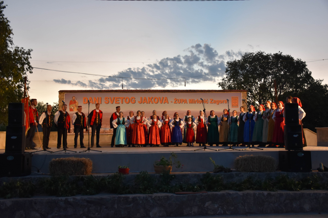 Čuvari tradicijske kulture oduševili na 23. Večeri foklora u Mirlović Zagori