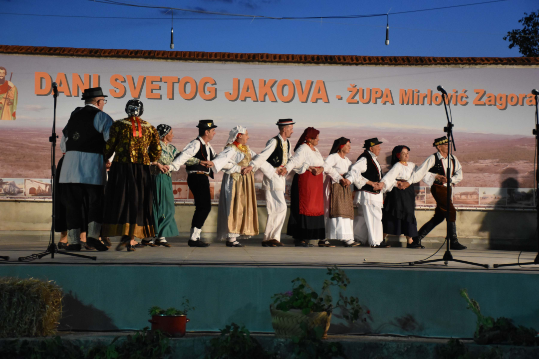Čuvari tradicijske kulture oduševili na 23. Večeri foklora u Mirlović Zagori