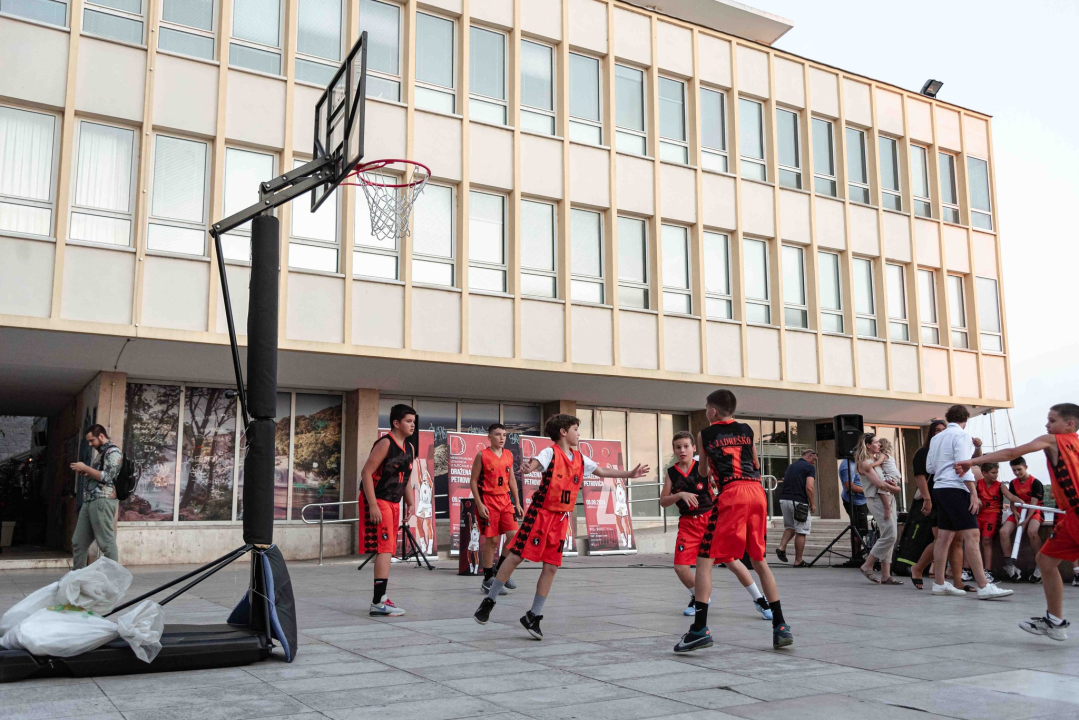U Šibeniku održano druženje u spomen na Dražena: 'Imao je tri ljubavi - Šibenik, Hrvatsku i košarku'