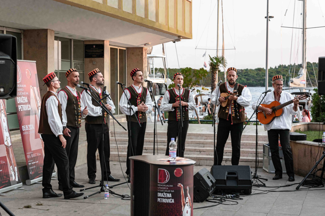 U Šibeniku održano druženje u spomen na Dražena: 'Imao je tri ljubavi - Šibenik, Hrvatsku i košarku'