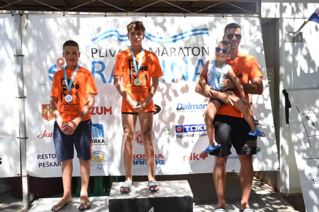 Sport i zabava: Na Plivačkom maratonu u Raslini 235 natjecatelja