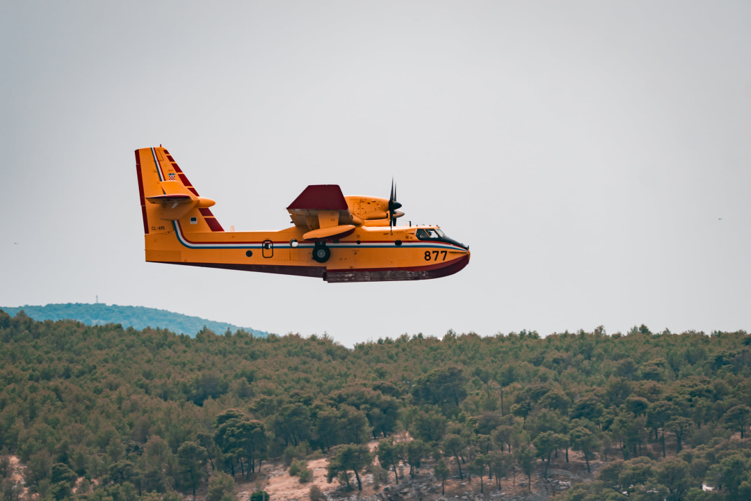 Preko 120 vatrogasaca bori se s požarom: 'Postoji šansa da se proširi u pravcu Dubravica i NP Krka'