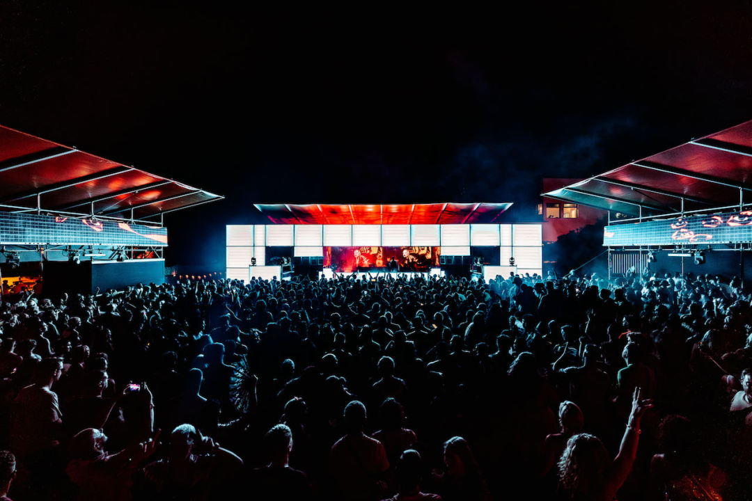 Defected Croatia: Pet tisuća partijanera uživalo u Tisnom 