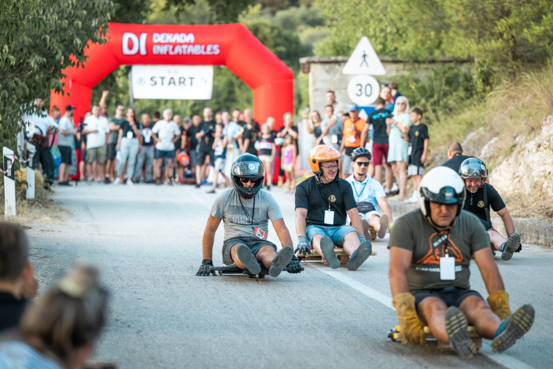 Više od 50 natjecatelja utrkivalo se na karićima kroz Rupe