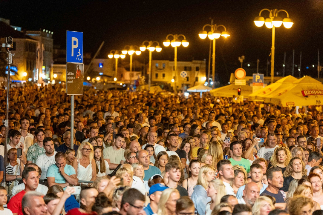 Vodička fešta okupila rekordan broj ljudi: Iće i piće, Mile Perkov, Fenixi, Spectrum i legendarni Petar Grašo