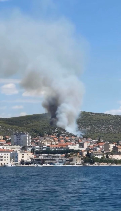 Požar i dalje aktivan, no pod kontrolom je vatrogasaca: Izgorjela je površina od oko 3,5 hektara