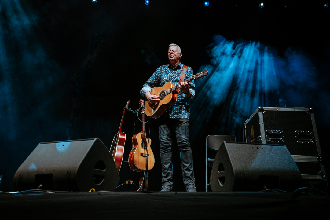 Gitaristička legenda Tommy Emmanuel na Mihovilu oduševio sviranjem tri dionice istovremeno 