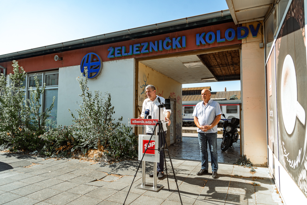 SDP-ovci sa željezničkog kolodvora Butkoviću: 'Uhvati se posla ili pospremi police i idi doma'