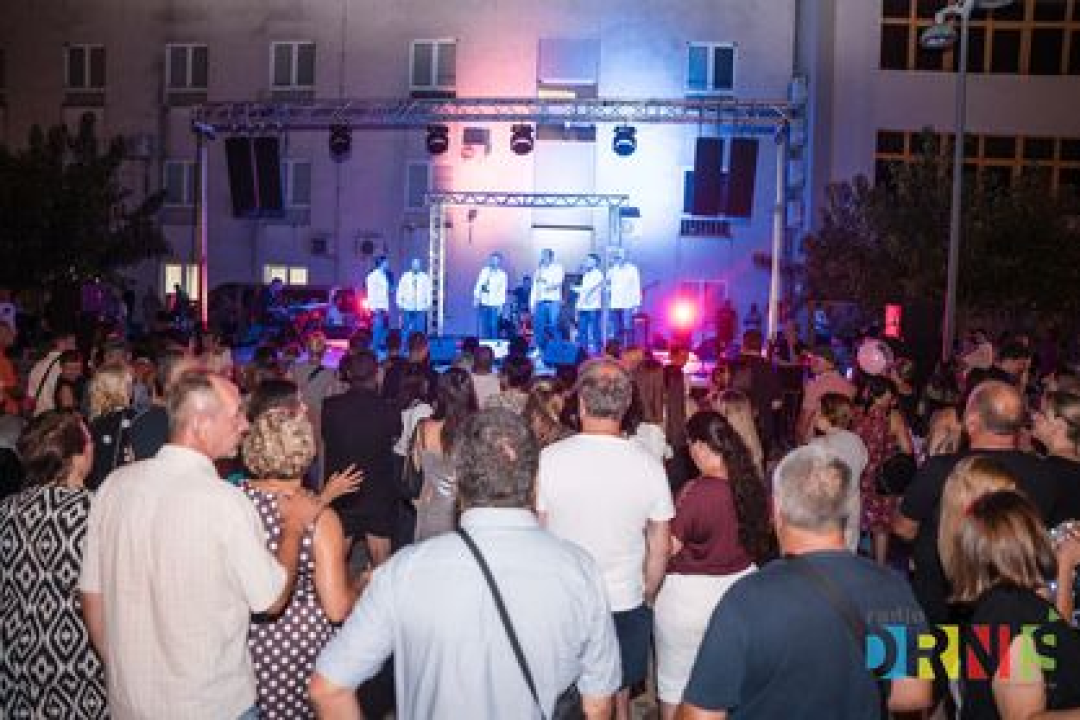 Drniška fešta: Drnišani i njihovi gosti feštali na koncertu Rišpeta