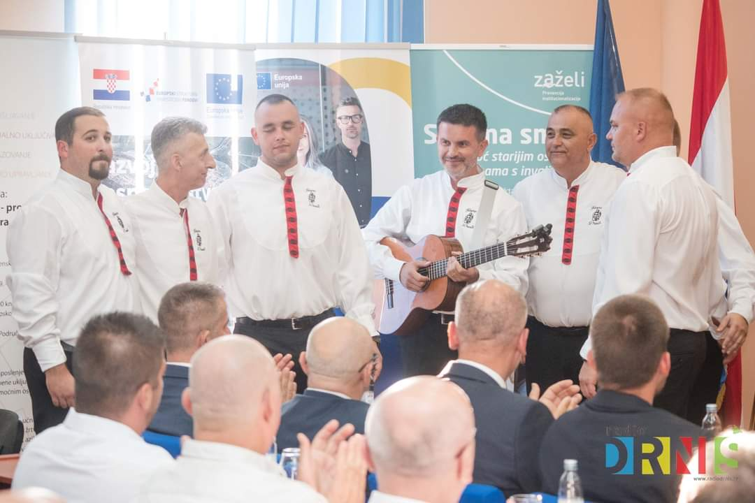 Na svečanoj sjednici drniškog Gradskog vijeća uručene nagrade ovogodišnjim laureatima