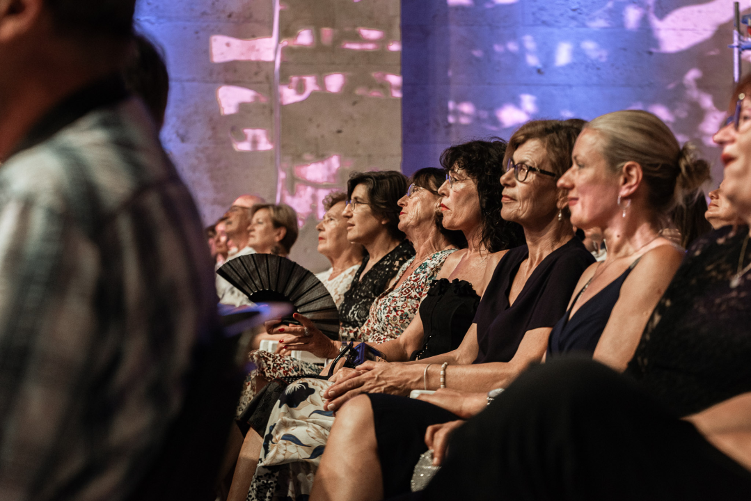 Ikona hrvatske glazbe Meri Cetinić zablistala na pozornici prve večeri Dalmatinske Šansone