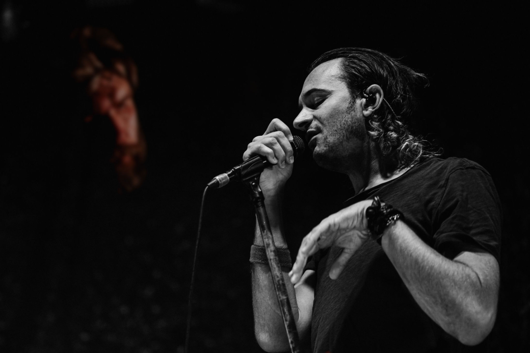 Editorsi održali fantastičan koncert u Šibeniku, nije ih omeo ni vjetar ni kiša