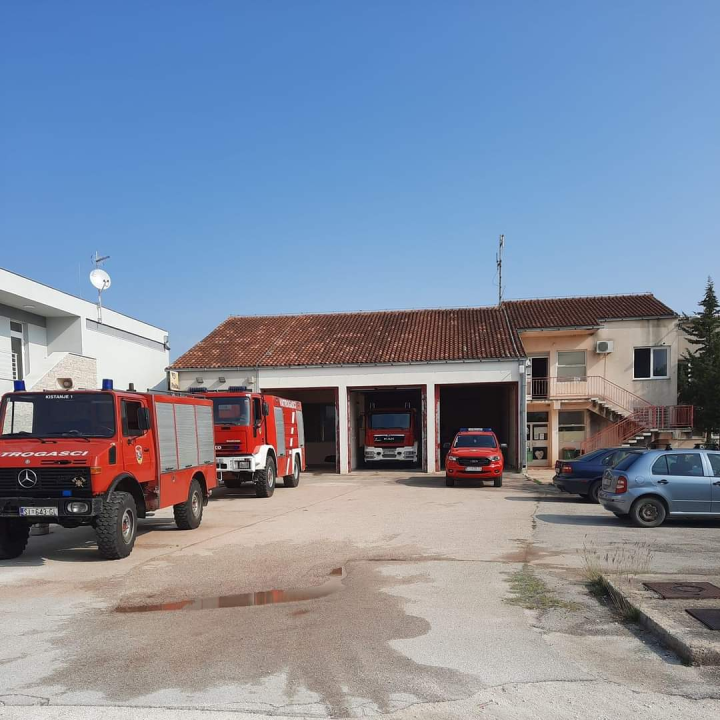 Poziv donatorima: Pomozite DVD-u Kistanje u obnovi opreme stradale u gašenju požara u Ićevu i Bratiškovcima 