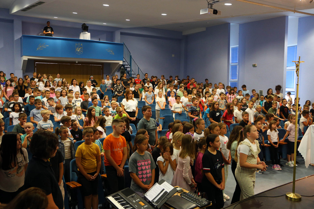 Biskup Rogić predvodio misno slavlje u Katoličkoj školi u Šibeniku