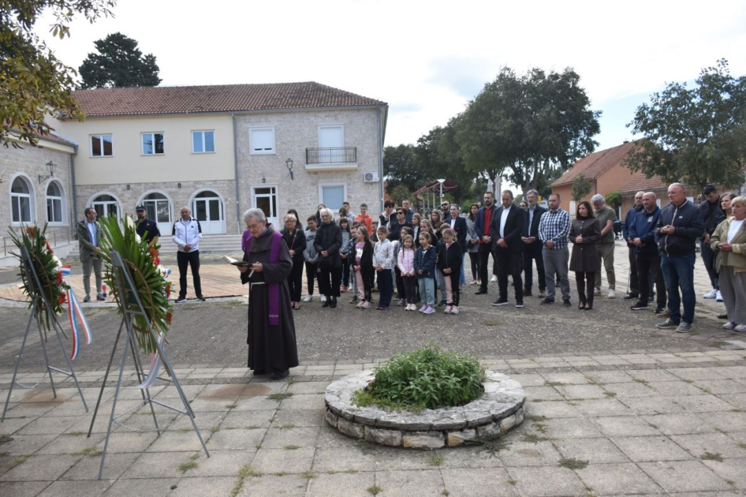 U Puljanima i Oklaju obilježena 33. godišnjica početka agresije na Prominu