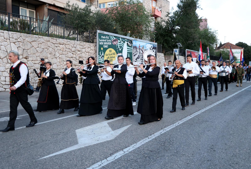 Komemoracijom i mimohodom branitelja odana počast preminulima u najvažnijim danima povijesti Šibenika