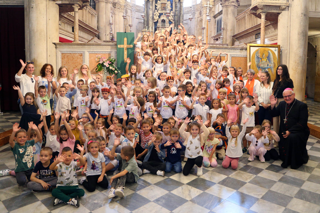 Ususret Danu Grada i Biskupije, djeca posjetila katedralu: Uručena priznanja za najbolje dječje radove