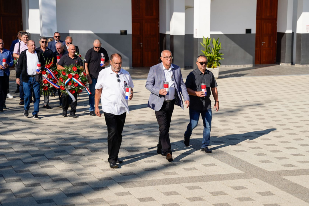 U povodu Dana grada Šibenika položeni vijenci i zapaljene svijeće na Gradskom groblju Kvanj