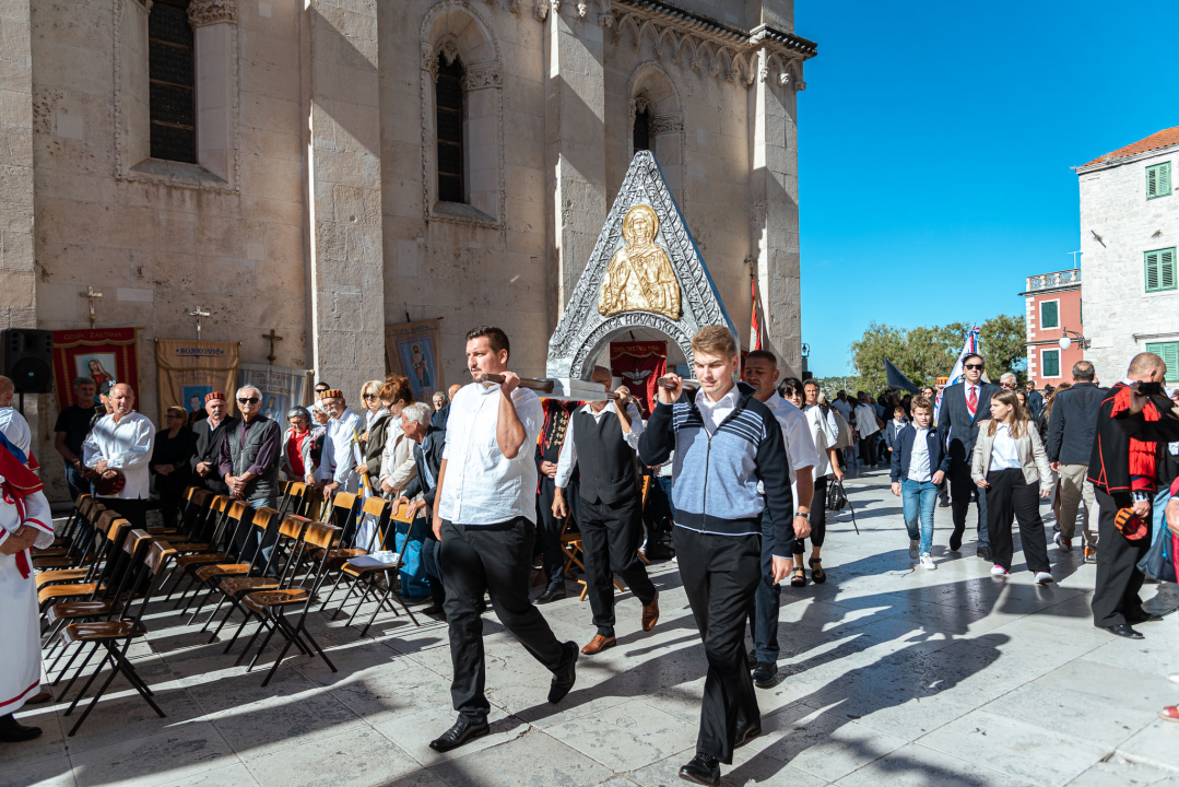 Povodom Dana Šibenika održana tradicionalna svečana procesija ulicama grada i sveta misa