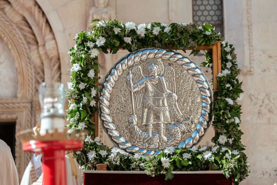 Povodom Dana Šibenika održana tradicionalna svečana procesija ulicama grada i sveta misa