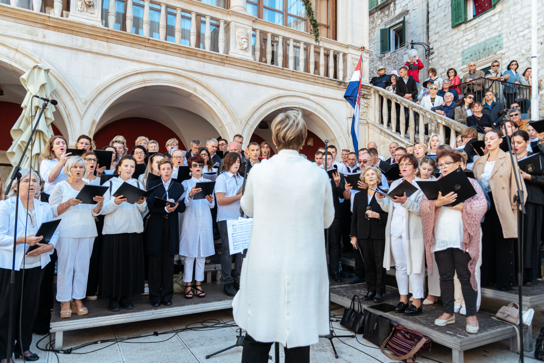 Povodom Dana Šibenika održana tradicionalna svečana procesija ulicama grada i sveta misa