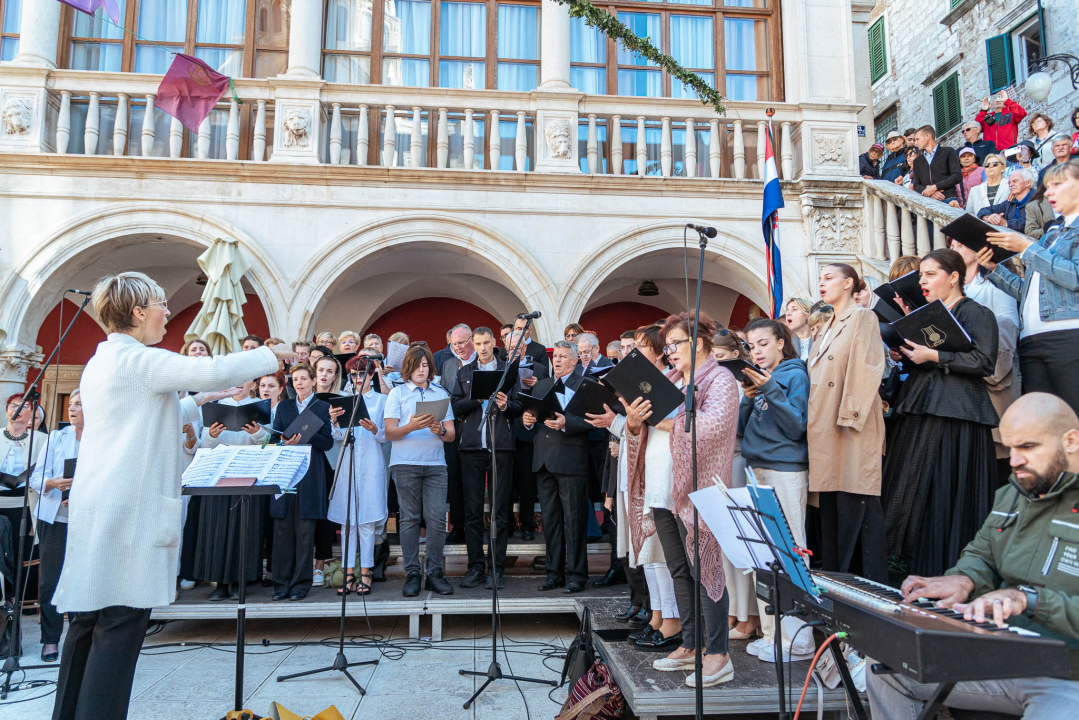 Povodom Dana Šibenika održana tradicionalna svečana procesija ulicama grada i sveta misa