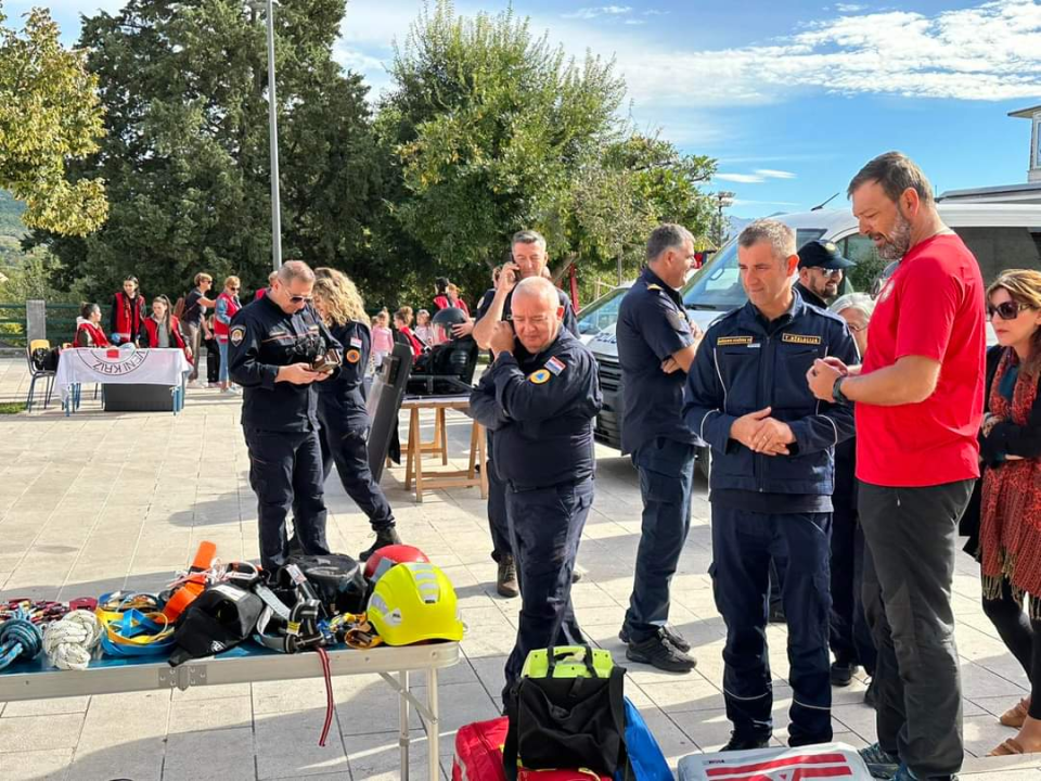 U punoj spremi održana smotra operativnih snaga civilne zaštite Grada Drniša