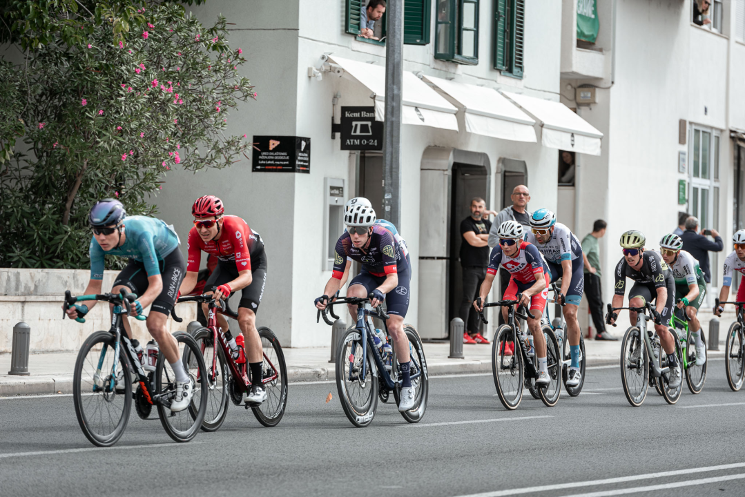 Biciklisti krenuli iz Vodica i projurili kroz Šibenik kao brzi vlak