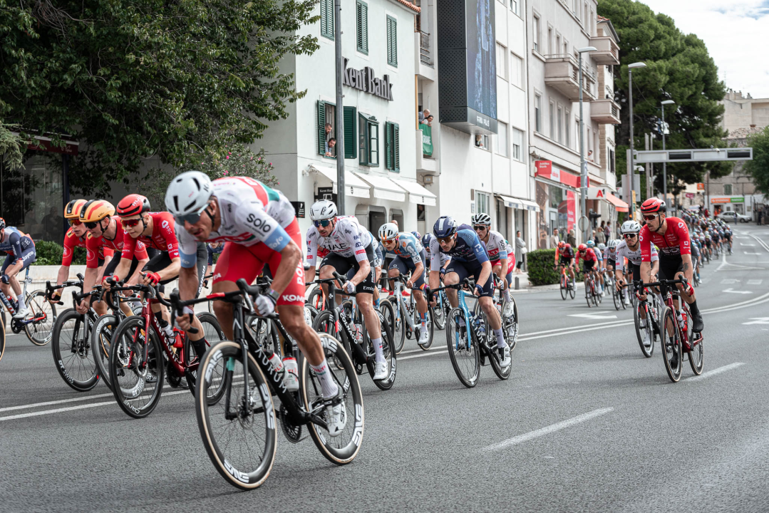 Biciklisti krenuli iz Vodica i projurili kroz Šibenik kao brzi vlak