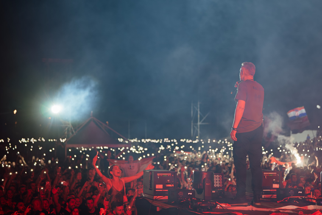 Thompson objavio live verziju najnovijeg hita 'Ako ne znaš šta je bilo'