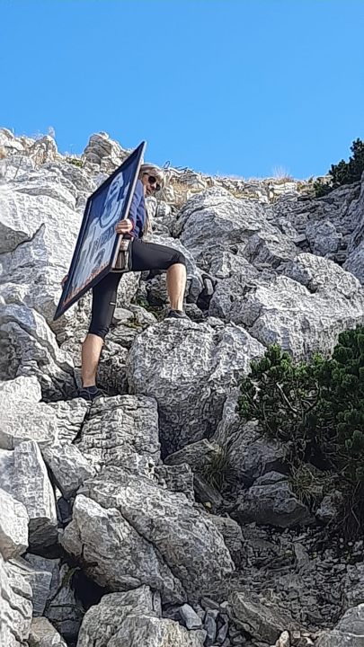 Šibenski planinari Draženu u čast popeli se na Sinjal: ''Iako već dugo nisi sa nama i dalje si na vrhu'