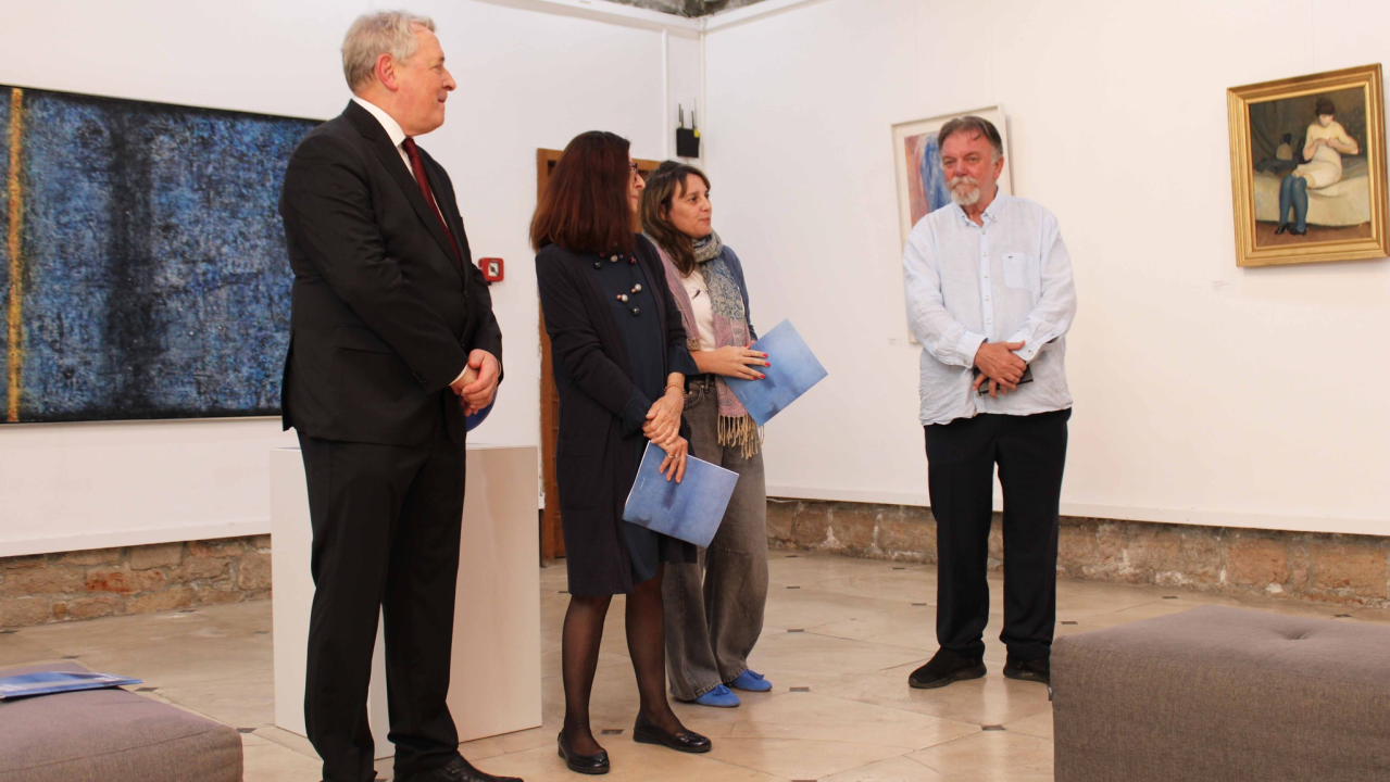 U šibenskom muzeju otvorena izložba 'Plava - omiljena boja'