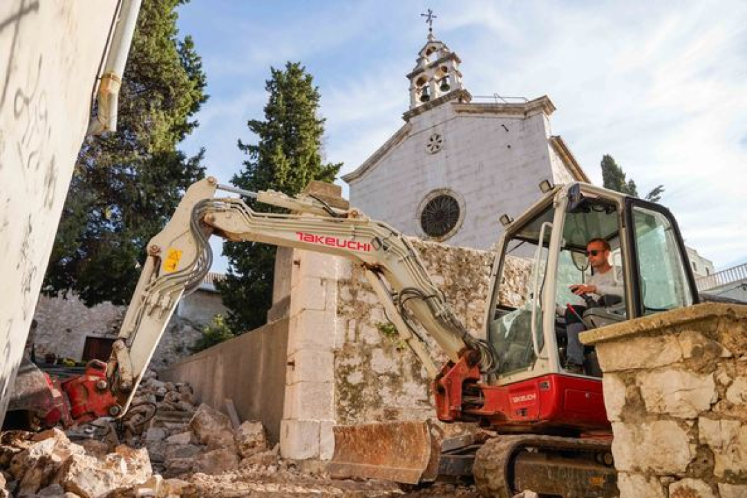 U Ulici sv. Spasa u tijeku sanacija zida koji je ugrožavao sigurnost prolaznika
