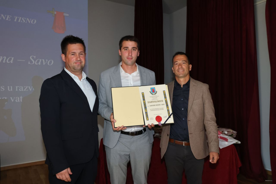 Održana svečana sjednica Općine Tisno, zaslužnim pojedincima uručene nagrade