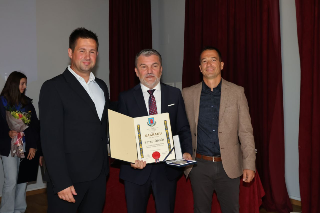 Održana svečana sjednica Općine Tisno, zaslužnim pojedincima uručene nagrade