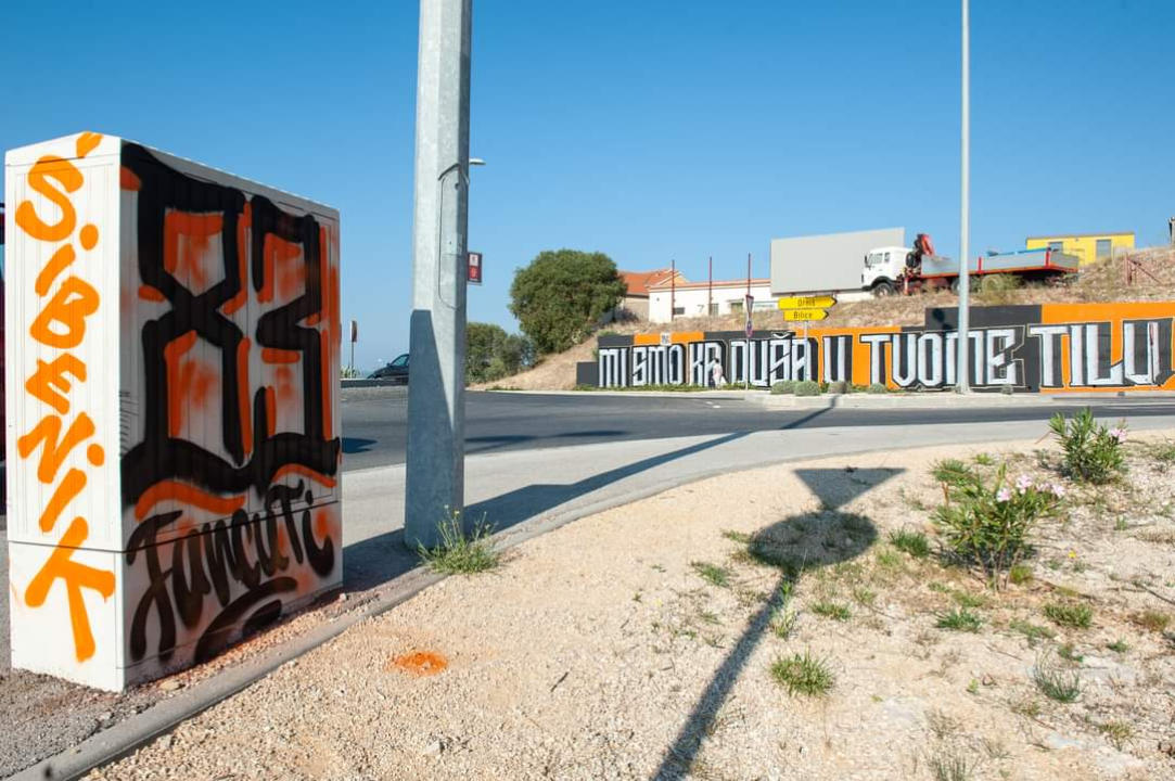 Šibenik diše narančasto: Kvartovi postaju galerije za navijačku umjetnost