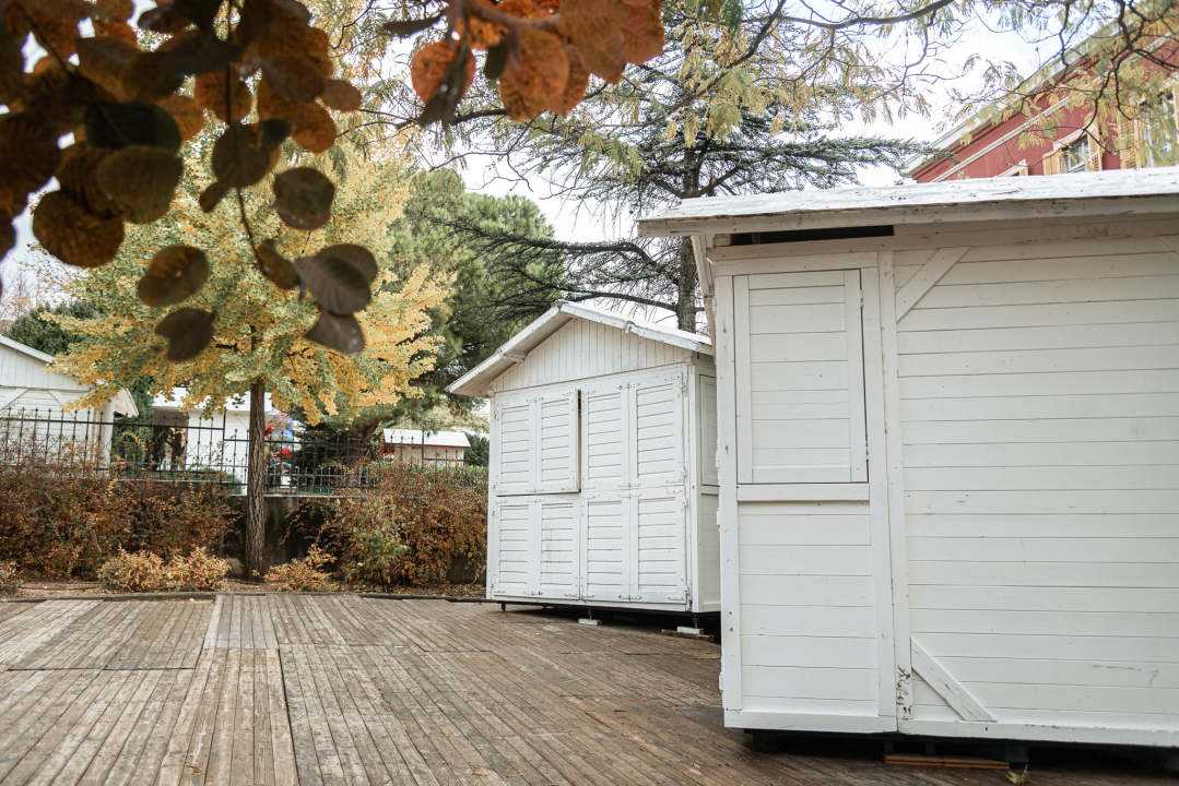 Advent sve bliže: Kućice su jutros stigle u park, a evo i što ćemo jesti