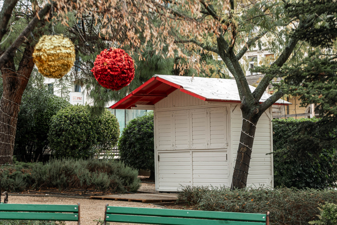 Advent sve bliže: Kućice su jutros stigle u park, a evo i što ćemo jesti