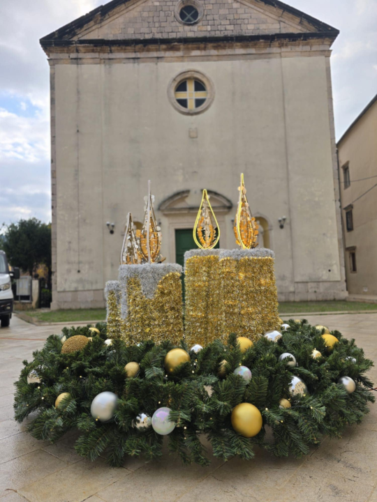 Blagdanska čarolija grada na Krki: Skradin zasjao u božićnom ruhu