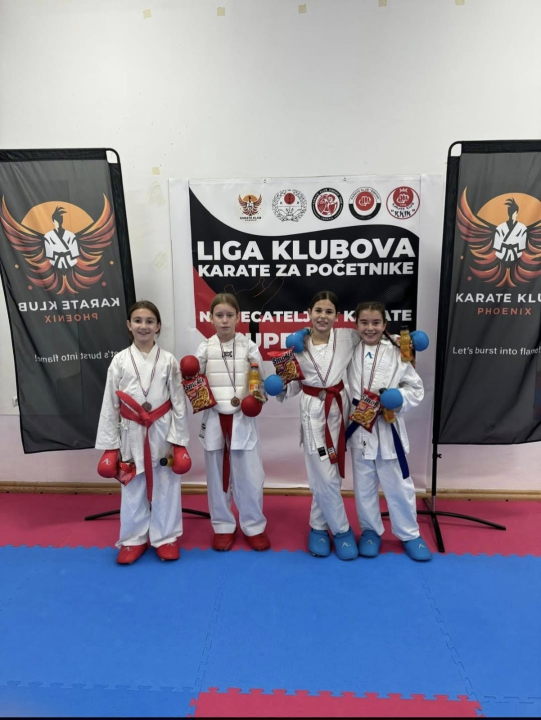 Policijski pas Tigar unio je veselje među mlade karataše u Murteru