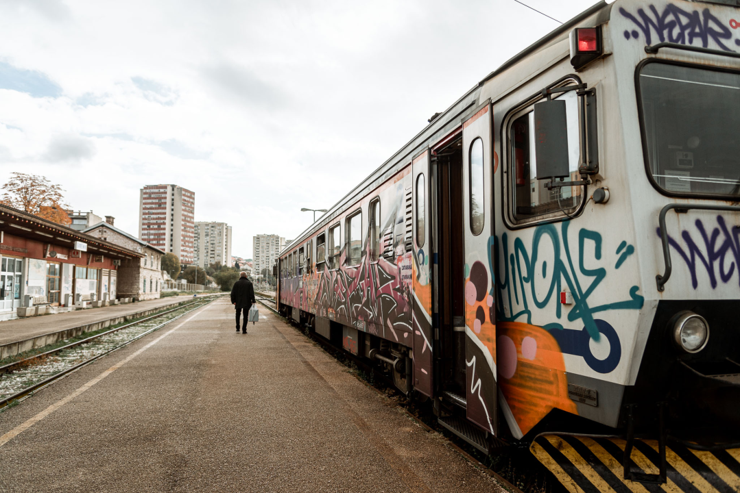 Crtica sa šibenskog željezničkog kolodvora: Nije nešto prometan, ali je zato jako fotogeničan 