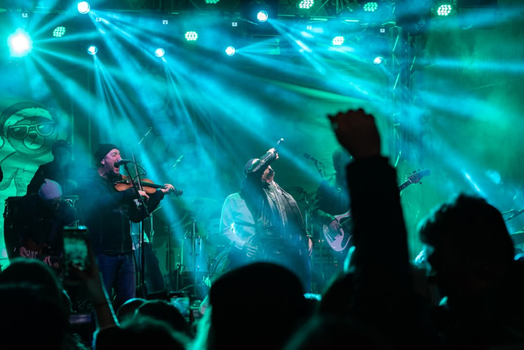 Gibonni u Parku spektakularno otvorio glazbeni program Adventure. Pogledajte kako je bilo